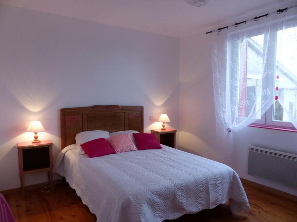 Maison Renovee Avec Cour Privee, Proche De Gannat, 3 Chambres, Animaux Acceptes, Equipements Modernes. - Fr-1-489-37 Poezat Exteriér fotografie
