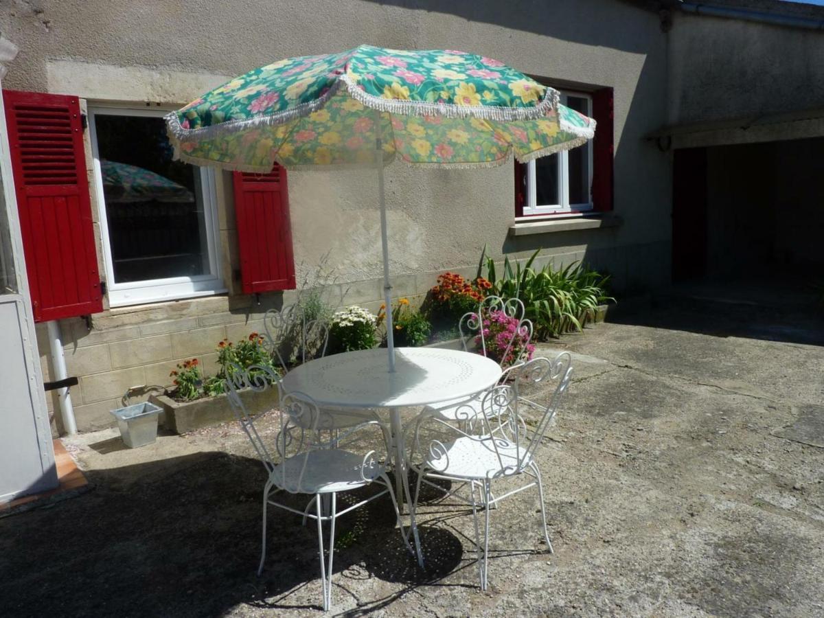 Maison Renovee Avec Cour Privee, Proche De Gannat, 3 Chambres, Animaux Acceptes, Equipements Modernes. - Fr-1-489-37 Poezat Exteriér fotografie